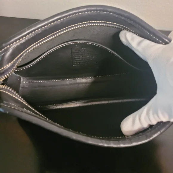 Coach Rare vintage made in USA crossbody bag. - Picture 14 of 16